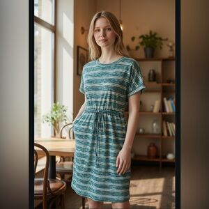 Women’s size small pocket dress. Very soft material. Functional pockets.